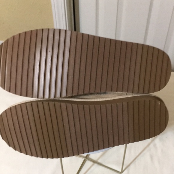 Pair TanFaux Fur ankle boots size 8 - Picture 2 of 7